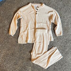 Peachy color lounge set